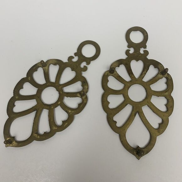 Vintage Brass 3 Footed Leaf Design Trivets 7.5” Long Set Of 2 - Picture 4 of 6